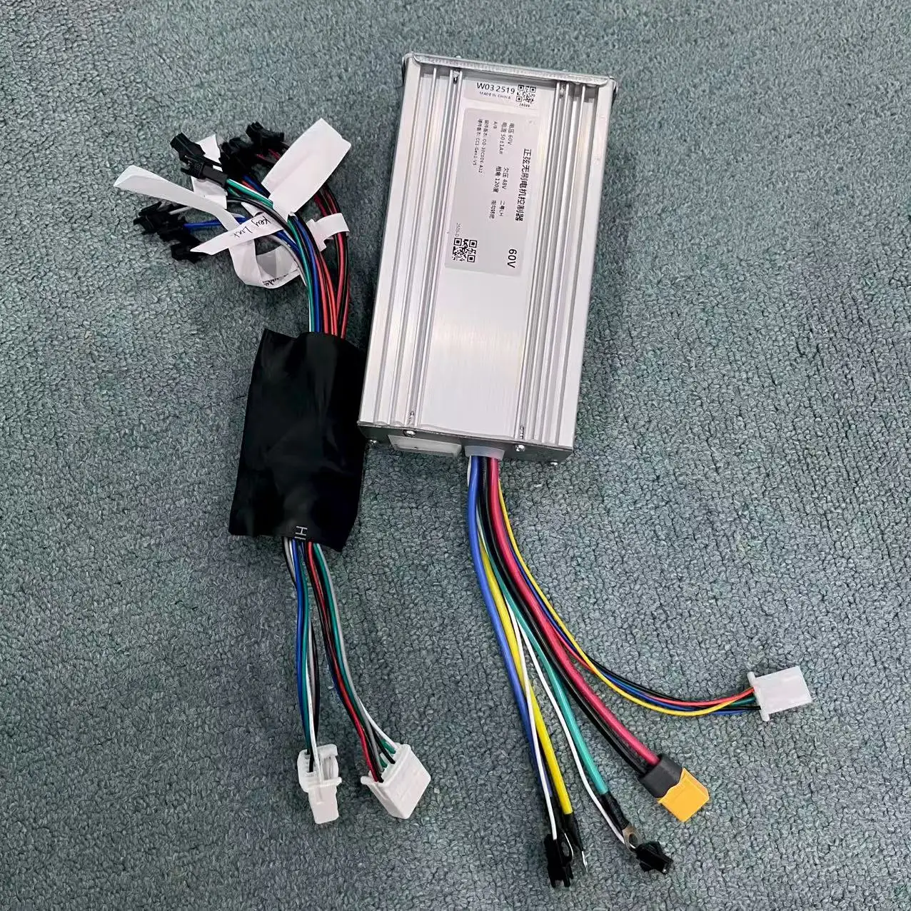 Controlador Yunli de 50A de Bu - 60V 5600W Dual Motor Electric Scooter reseña y precio